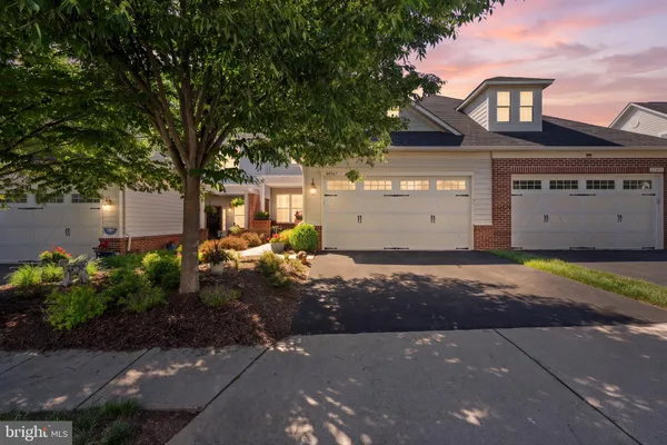Property Slideshow image 2 of 38 | 44367 oakmont manor sq, Ashburn, VA, 20147
