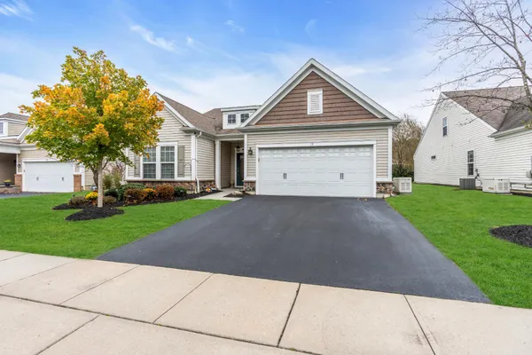 Property Slideshow image 2 of 48 | 31 w da vinci way, Farmingdale, NJ, 07727