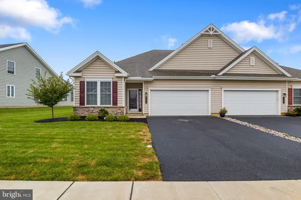 Property Slideshow image 2 of 63 | 113 garrison dr, East Petersburg, PA, 17520