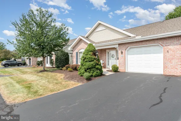 Property Slideshow image 3 of 30 | 27 blue mountain vis, Mechanicsburg, PA, 17050