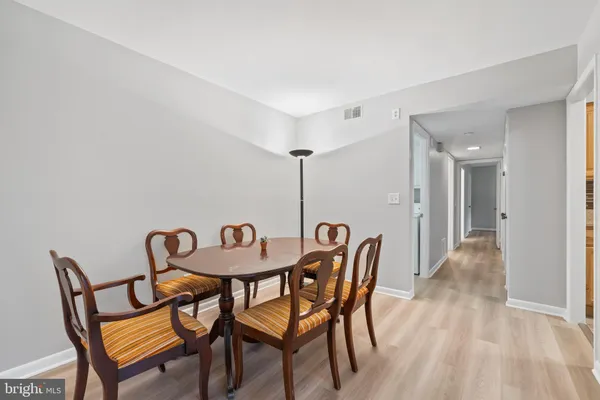 Property Slideshow image 3 of 11 | 15301 beaverbrook ct 92-2b, Silver Spring, MD, 20906