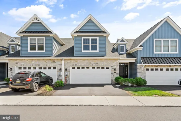 Property Slideshow image 2 of 38 | 905 holden ct, Warminster, PA, 18974