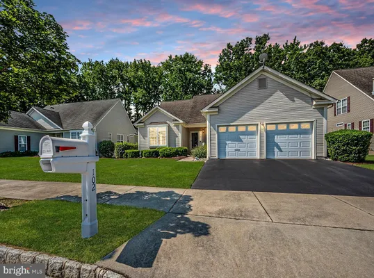 Property Slideshow image 2 of 23 | 102 springmill dr, Middletown, DE, 19709