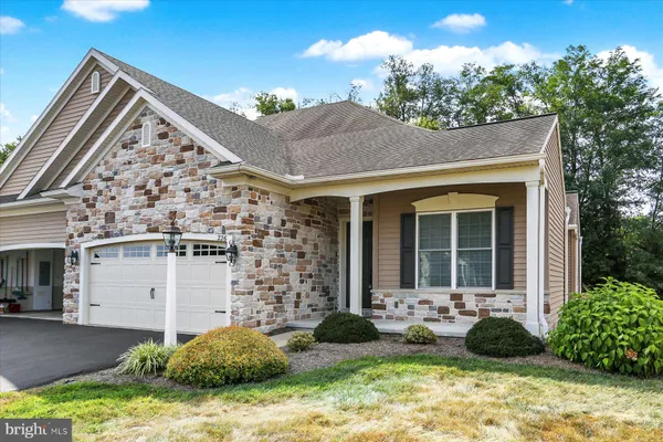 Property Slideshow image 3 of 54 | 226 carmella dr, Mechanicsburg, PA, 17050