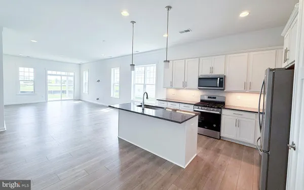 Property Slideshow image 3 of 18 | 328 heritage shores cir, Bridgeville, DE, 19933