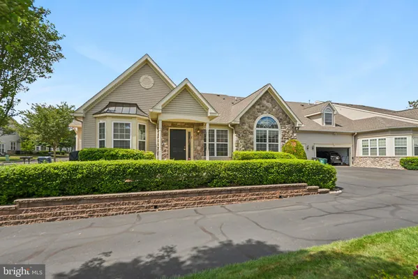 Property Slideshow image 3 of 41 | 64 villa dr 206, Warminster, PA, 18974