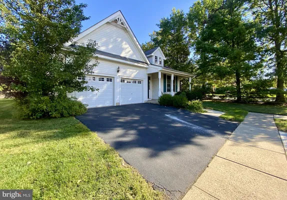 Property Slideshow image 2 of 19 | 86 labaw dr, Cranbury, NJ, 08512