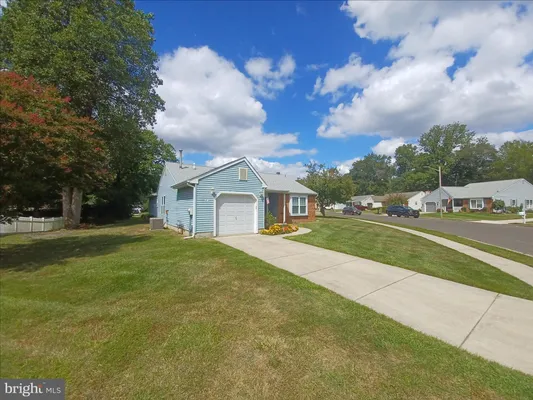 Property Slideshow image 2 of 19 | 54 knollwood dr, Woodbury, NJ, 08096