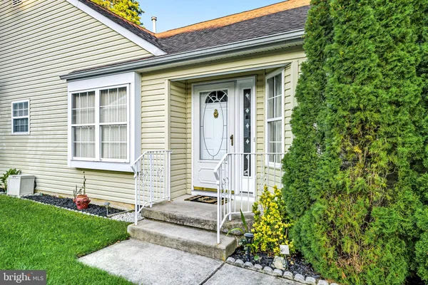 Property Slideshow image 3 of 25 | 624 riviera dr, Williamstown, NJ, 08094