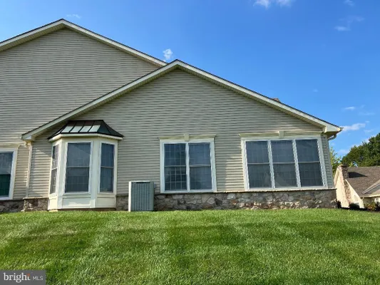 Property Slideshow image 3 of 40 | 213 sugarberry ln, Langhorne, PA, 19047