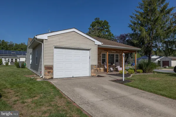 Property Slideshow image 3 of 38 | 4 narberth pl, Southampton, NJ, 08088