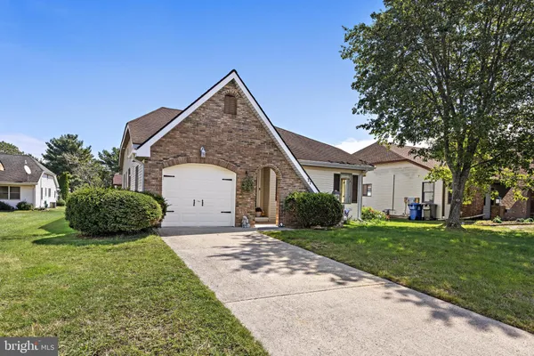 Property Slideshow image 2 of 40 | 37 fir rd, Manahawkin, NJ, 08050