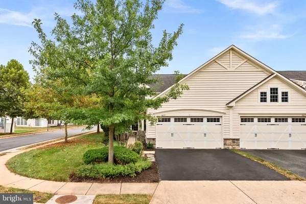 Property Slideshow image 2 of 32 | 44397 adare manor sq, Ashburn, VA, 20147