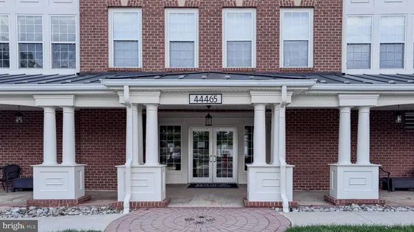 Property Slideshow image 2 of 27 | 44465 chamberlain ter unit 103, Ashburn, VA, 20147