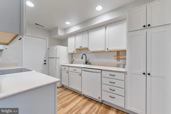 Property Slideshow image 2 of 24 | 2 finsbury park ct # 47-a, Silver Spring, MD, 20906