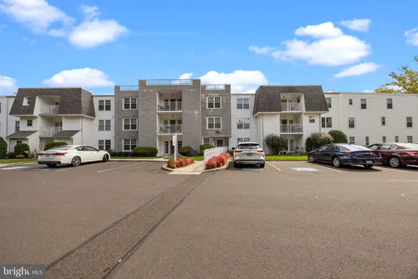 Property Slideshow image 3 of 45 | 8109 centennial sta 810, Warminster, PA, 18974