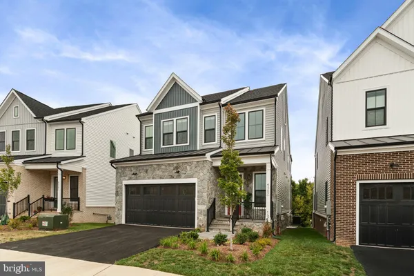 Property Slideshow image 2 of 73 | 43257 greeley sq, Ashburn, VA, 20148