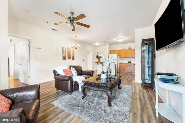 Property Slideshow image 3 of 39 | 1000 fountainview cir # 1113, Newark, DE, 19713