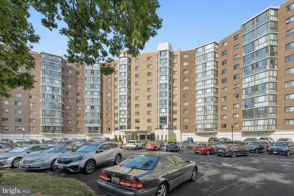 Property Slideshow image 3 of 27 | 15115 interlachen dr 3-815, Silver Spring, MD, 20906