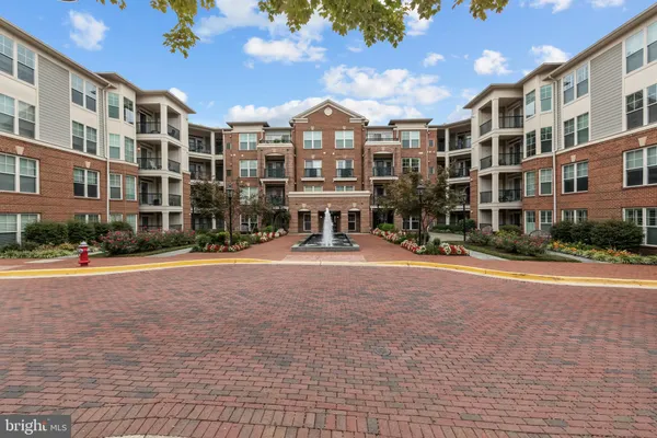 Property Slideshow image 2 of 43 | 2905 saintsbury plz 315, Fairfax, VA, 22031