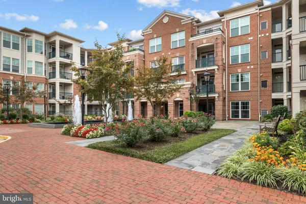 Property Slideshow image 3 of 43 | 2905 saintsbury plz 315, Fairfax, VA, 22031