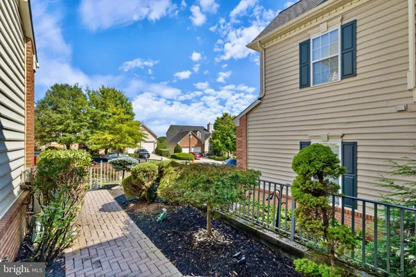 Property Slideshow image 3 of 28 | 8325 meadowsweet rd # 8325, Baltimore, MD, 21208