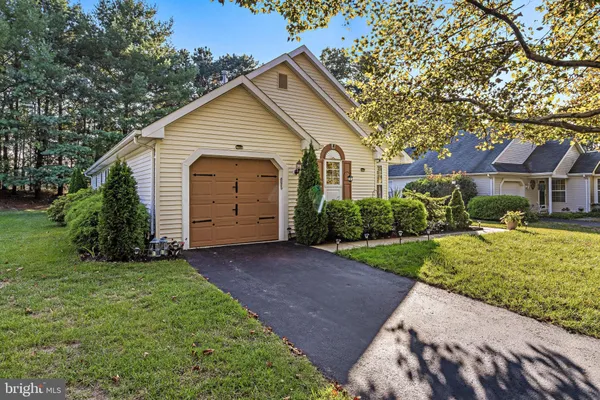 Property Slideshow image 3 of 39 | 14 skylark ln, Lakewood, NJ, 08701