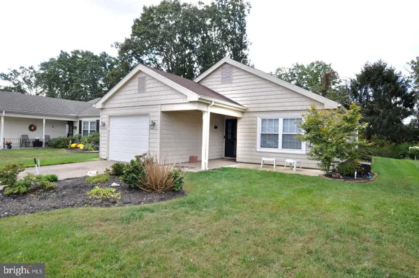 Property Slideshow image 3 of 26 | 41 new castle dr, Southampton, NJ, 08088