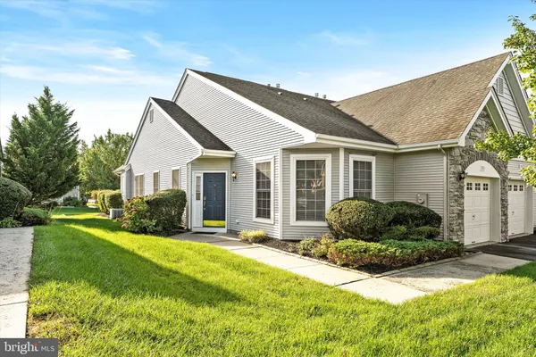 Property Slideshow image 3 of 25 | 193 burholme dr, Hamilton, NJ, 08691