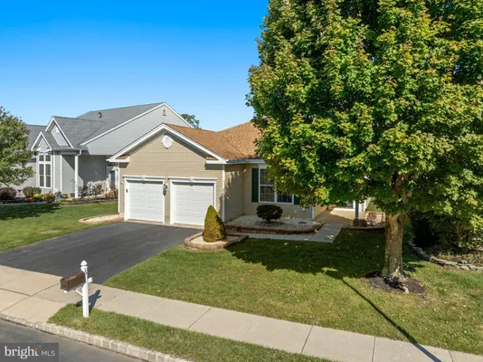 Property Slideshow image 2 of 77 | 6 mountain stream ct, Barnegat, NJ, 08005