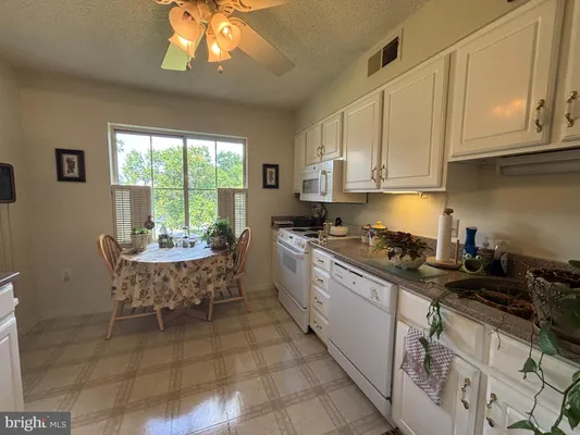 Property Slideshow image 2 of 23 | 14801 pennfield cir 412, Silver Spring, MD, 20906