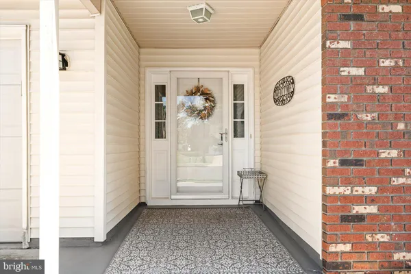 Property Slideshow image 3 of 28 | 21 horseshoe ln, Columbus, NJ, 08022