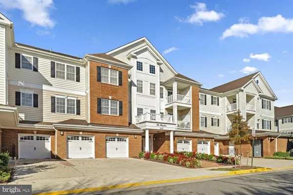 Property Slideshow image 3 of 69 | 15201 royal crest dr apt 407, Haymarket, VA, 20169