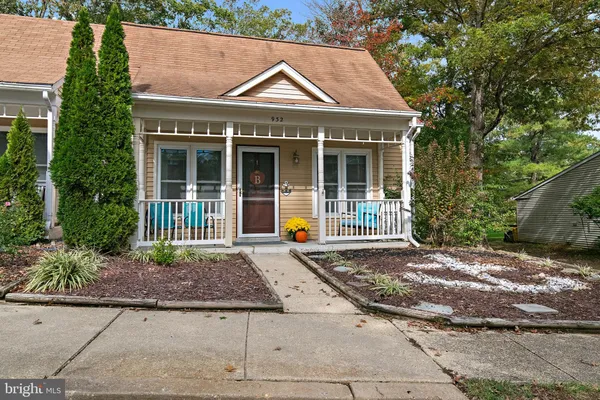 Property Slideshow image 3 of 42 | 932 riversedge cir, Annapolis, MD, 21401