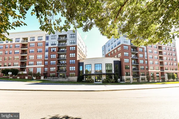 Property Slideshow image 2 of 44 | 2960 vaden dr # 2-406, Fairfax, VA, 22031