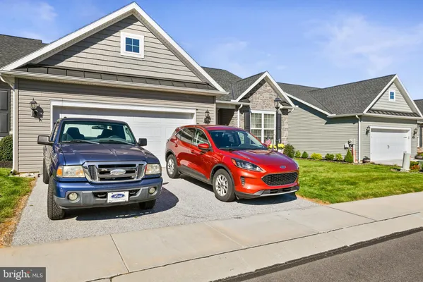 Property Slideshow image 3 of 36 | 679 cypress dr # 76, Hanover, PA, 17331