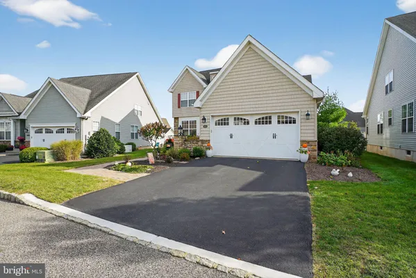 Property Slideshow image 3 of 28 | 1351 creekside ln, Quakertown, PA, 18951