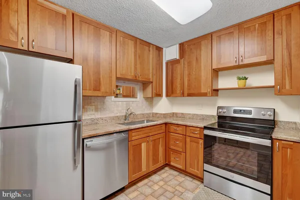 Property Slideshow image 2 of 29 | 15101 interlachen dr 1-123, Silver Spring, MD, 20906