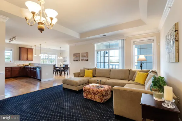 Property Slideshow image 3 of 39 | 15251 royal crest dr apt 306, Haymarket, VA, 20169