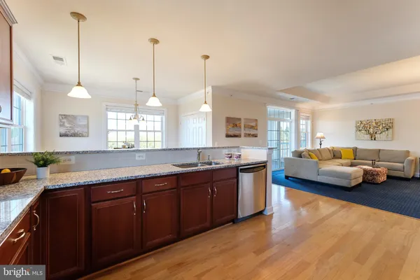 Property Slideshow image 3 of 39 | 15251 royal crest dr apt 306, Haymarket, VA, 20169