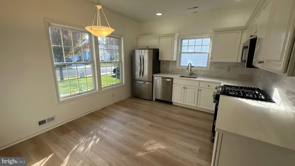 Property Slideshow image 2 of 6 | 211 wagon wheel ln, Columbus, NJ, 08022