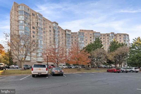 Property Slideshow image 2 of 46 | 19385 cypress ridge ter unit 415, Leesburg, VA, 20176