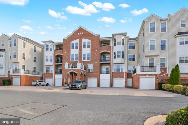 Property Slideshow image 2 of 35 | 8615 wandering fox trl 406, Odenton, MD, 21113