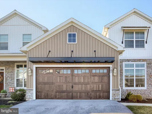 Property Slideshow image 2 of 52 | 787 aurora dr, Mechanicsburg, PA, 17055