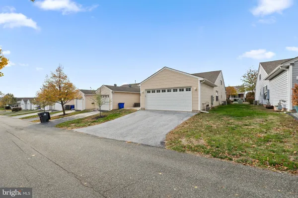Property Slideshow image 2 of 23 | 1536 glasgow st 80, Pottstown, PA, 19464