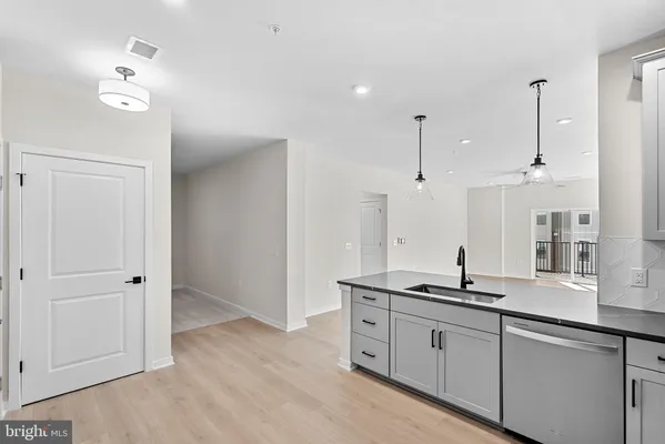 Property Slideshow image 3 of 44 | 750 mount airy ter ne unit 304, Leesburg, VA, 20176