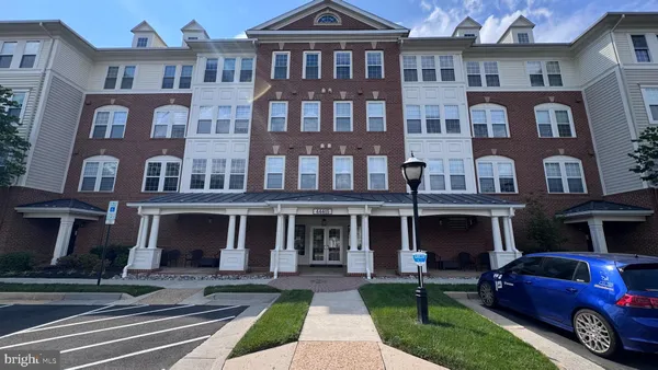 Property Slideshow image 3 of 34 | 44465 chamberlain ter 103, Ashburn, VA, 20147