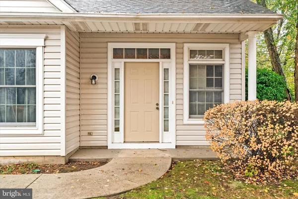 Property Slideshow image 2 of 25 | 213 homestead cir, Columbus, NJ, 08022