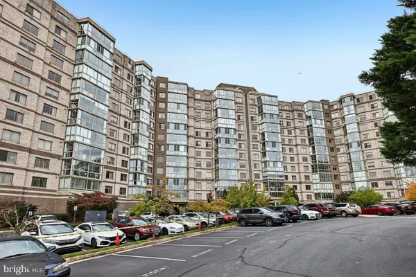 Property Slideshow image 2 of 33 | 19375 cypress ridge ter unit 708, Leesburg, VA, 20176