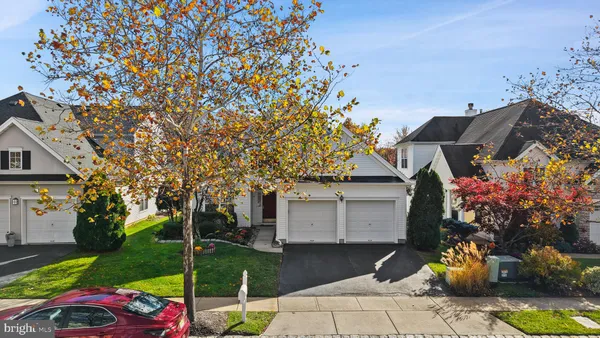 Property Slideshow image 2 of 45 | 6 grande blvd, Princeton Junction, NJ, 08550